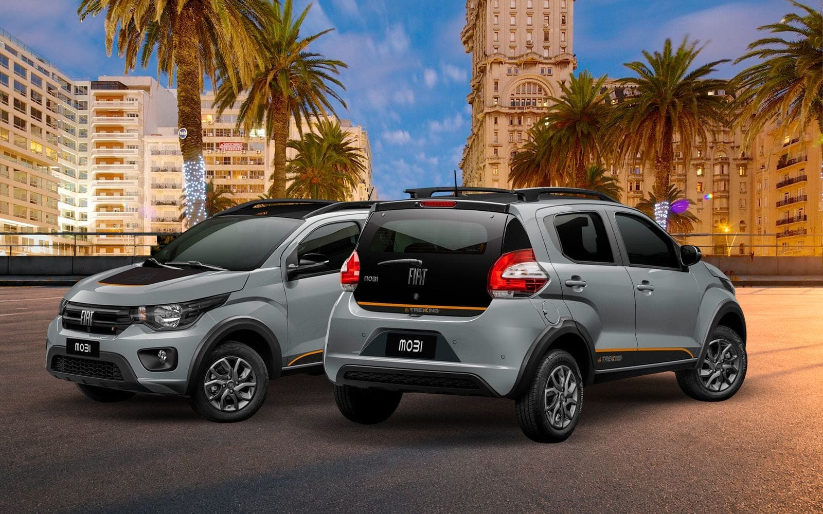 Fiat Mobi gris, de frente y de atrás, con el Palacio Salvo y las palmeras de la Plaza Independencia detrás